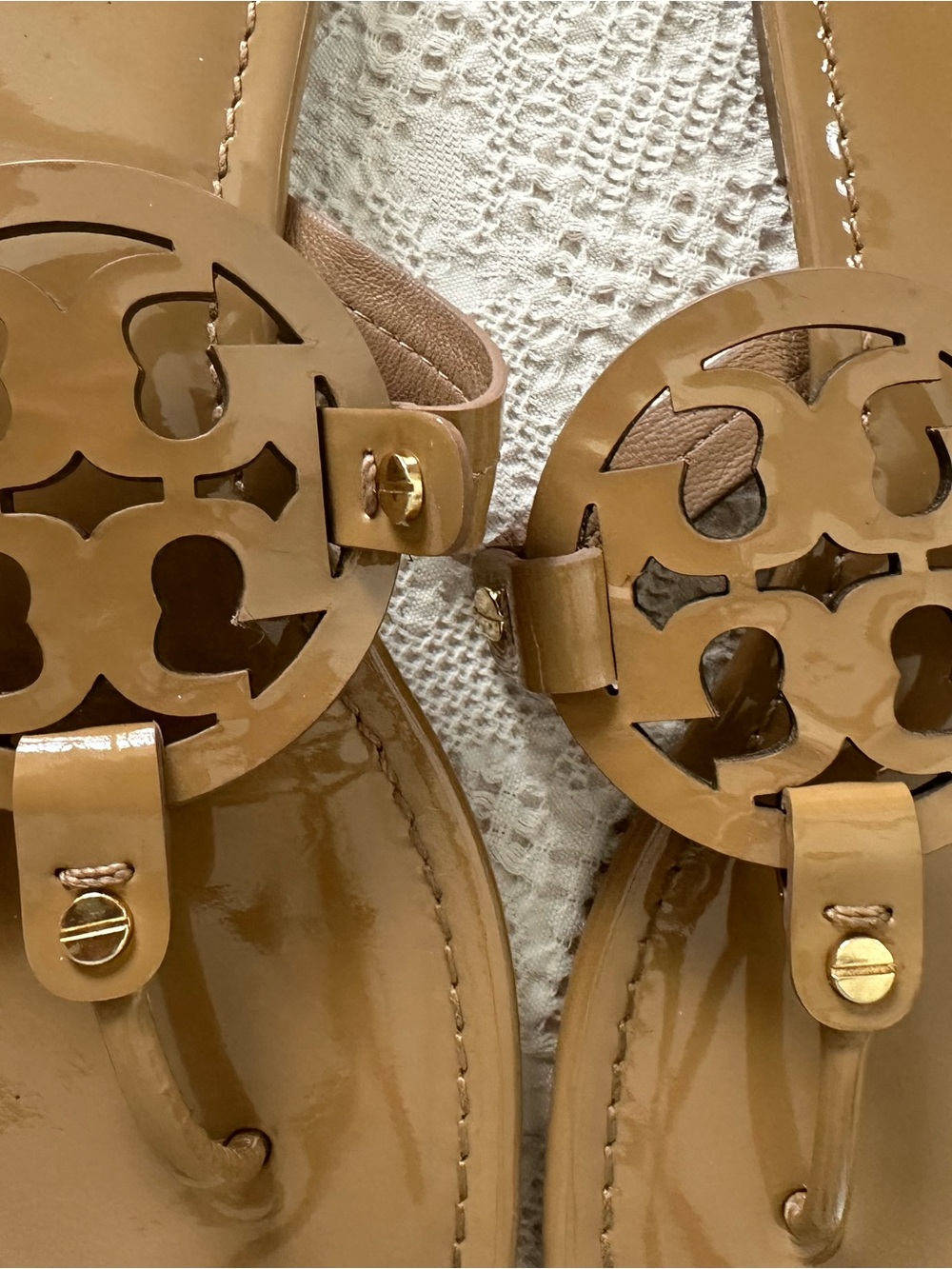 Tory Burch Patent Miller Logo Toe-Thong Sandals in Camel - Picture 4 of 14